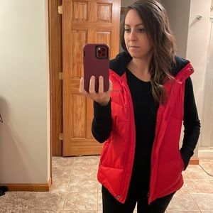 Columbia Omni-Shield red vest detachable hooded-faux fur